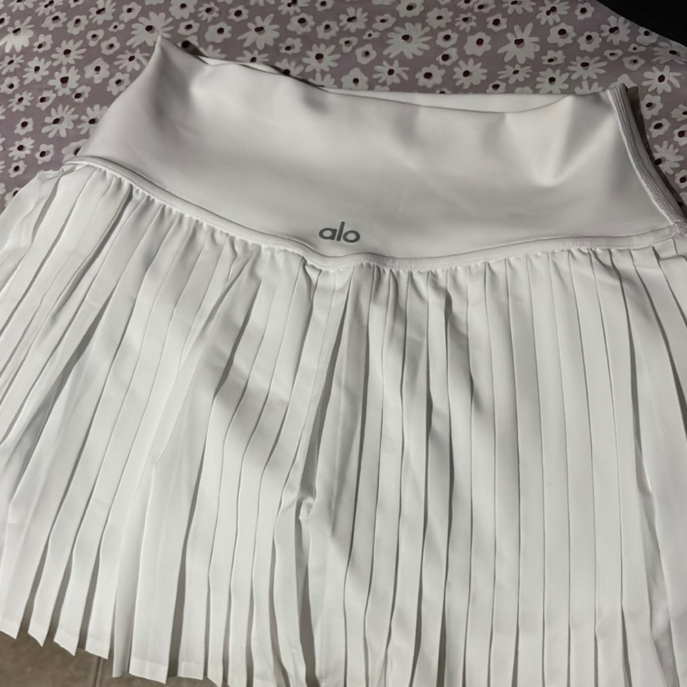 ALO Yoga Cream Skater Mini Skirt